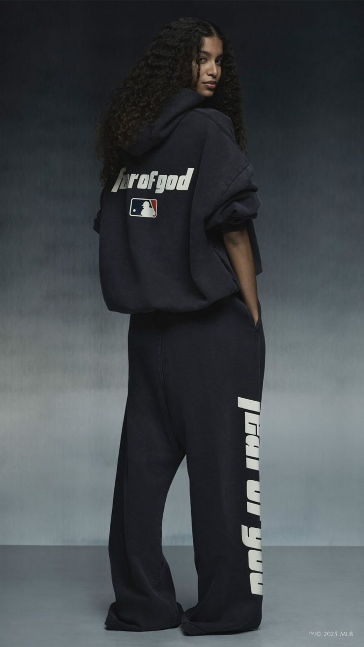 Why Essentials Clothing Is So Popular